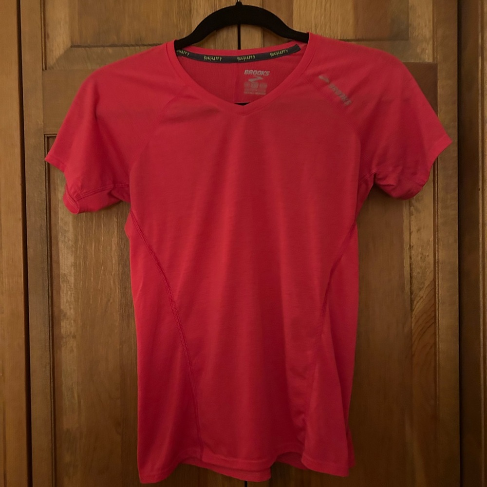 Brooks Women’s Sz S Red Shortsleeve Running Shirt, Comfy, Great for Exercise